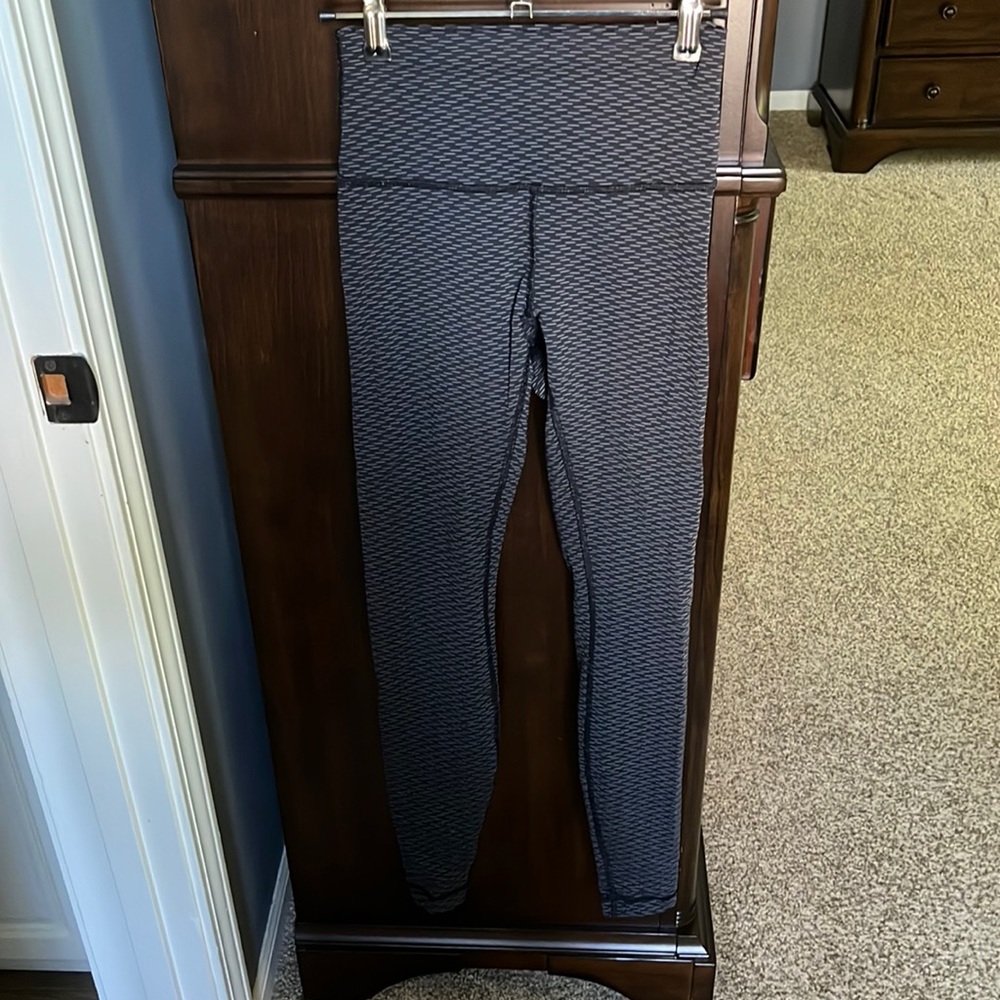 Wunder Under Full Length Tight - Size 4 black with grey dash pattern